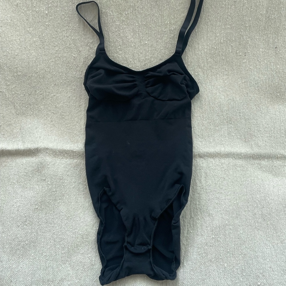 SKIMS SEAMLESS SCULPT BRIEF BODYSUIT